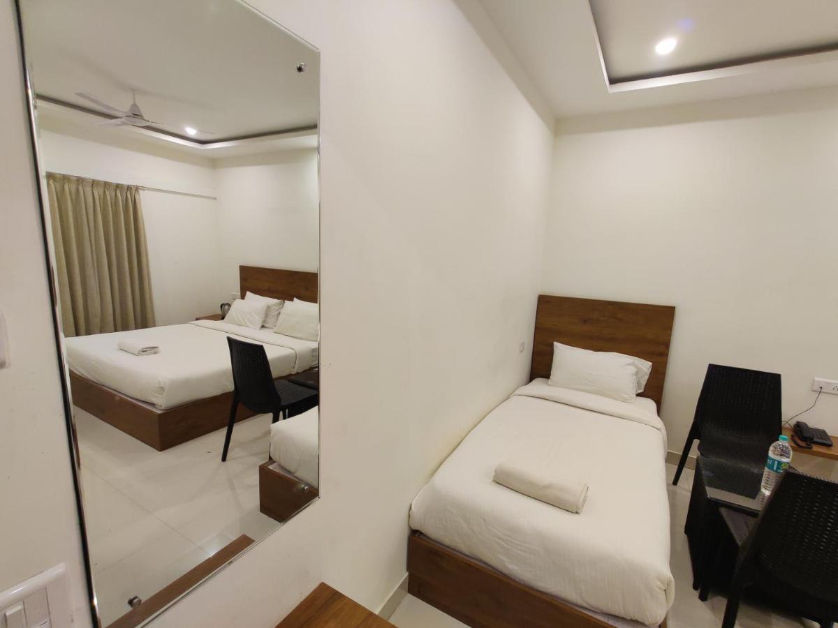 Hotel Airport City Dod Jala Екстер'єр фото