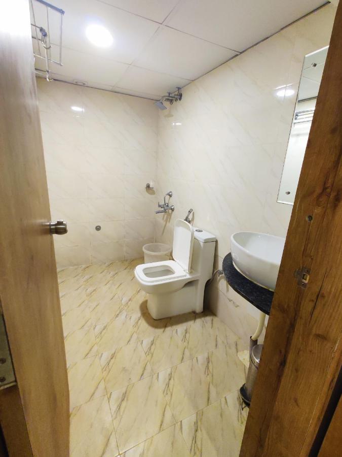 Hotel Airport City Dod Jala Екстер'єр фото