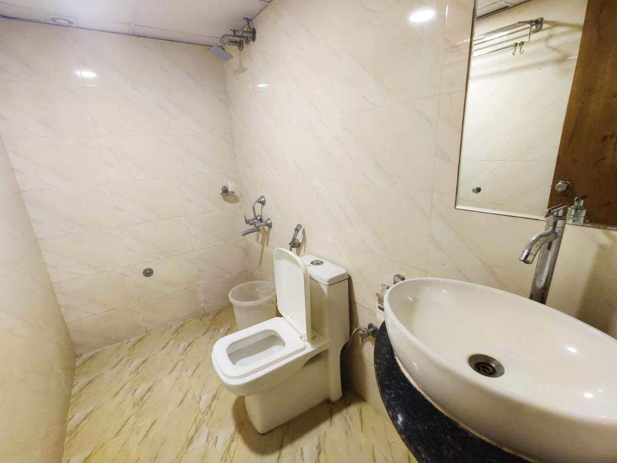 Hotel Airport City Dod Jala Екстер'єр фото