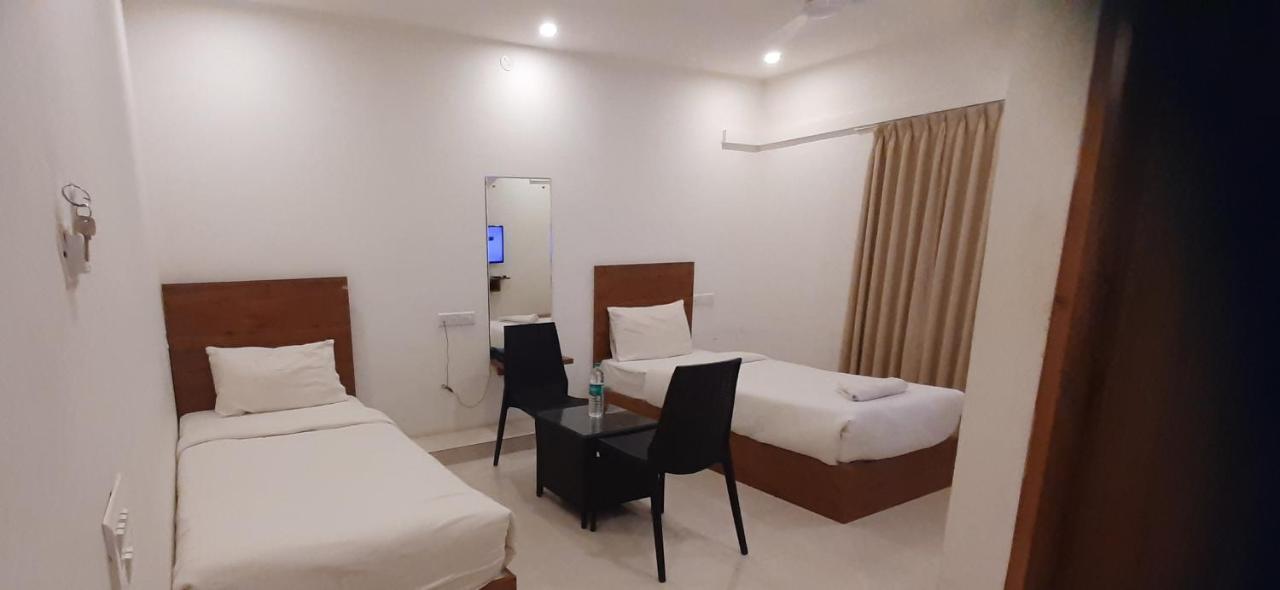 Hotel Airport City Dod Jala Екстер'єр фото