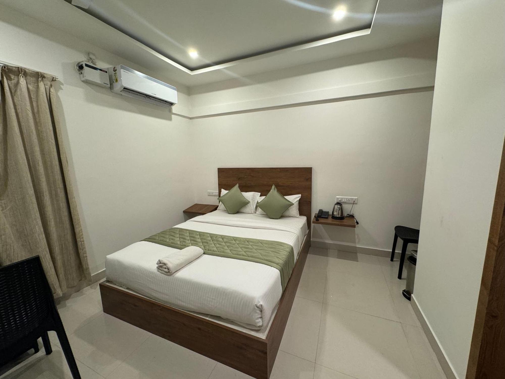 Hotel Airport City Dod Jala Екстер'єр фото