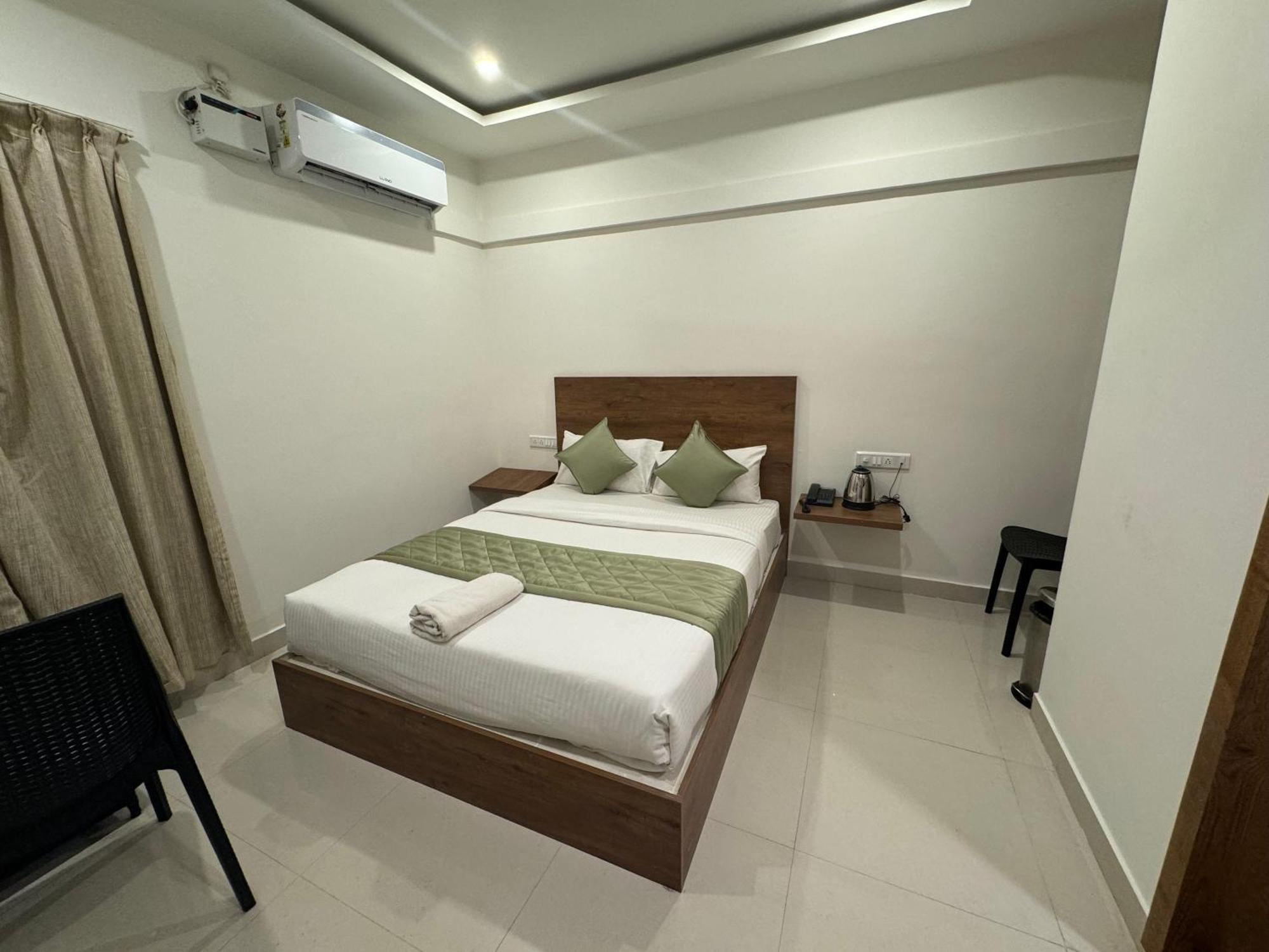 Hotel Airport City Dod Jala Екстер'єр фото