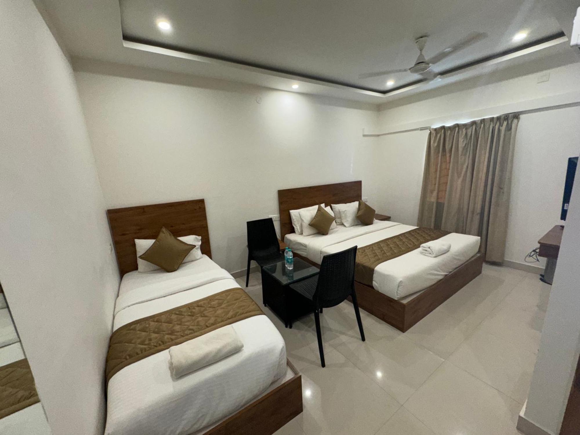 Hotel Airport City Dod Jala Екстер'єр фото
