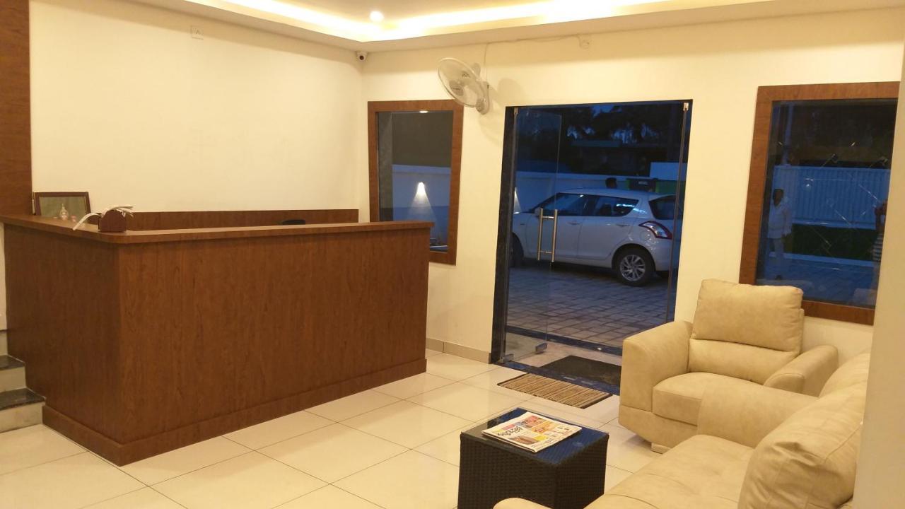 Hotel Airport City Dod Jala Екстер'єр фото