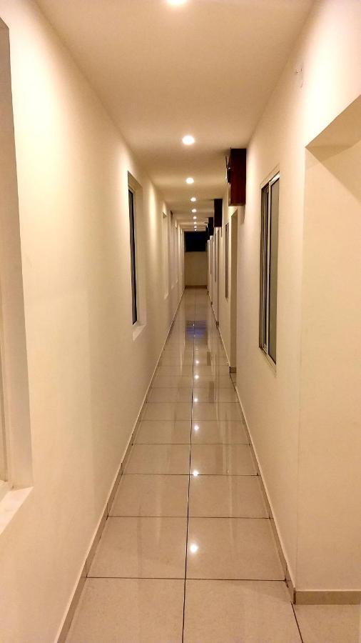 Hotel Airport City Dod Jala Екстер'єр фото