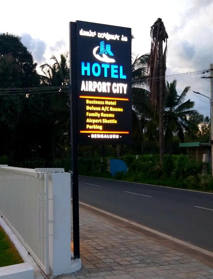 Hotel Airport City Dod Jala Екстер'єр фото