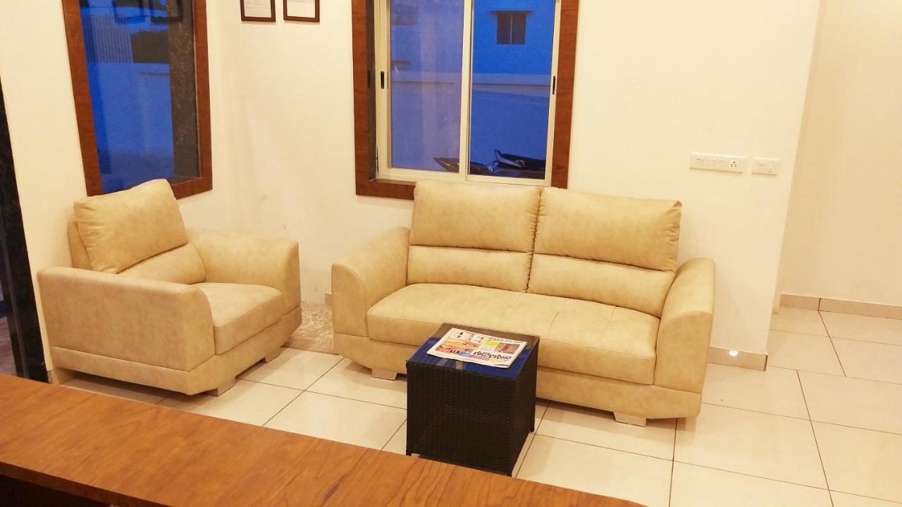 Hotel Airport City Dod Jala Екстер'єр фото
